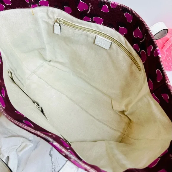 Limited Edition GUCCI Heartbeat Print Canvas Tote Bag - Picture 15 of 17